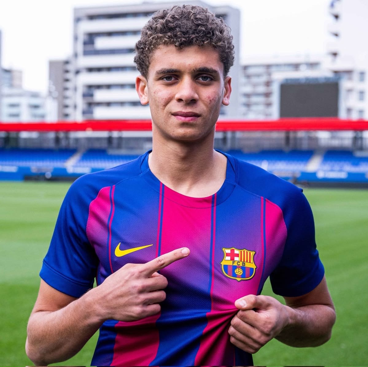برشلونة يتمسك بـ حمزة عبد الكريم.. عقد حتى 2030 وشرط جزائي 150 مليون يورو