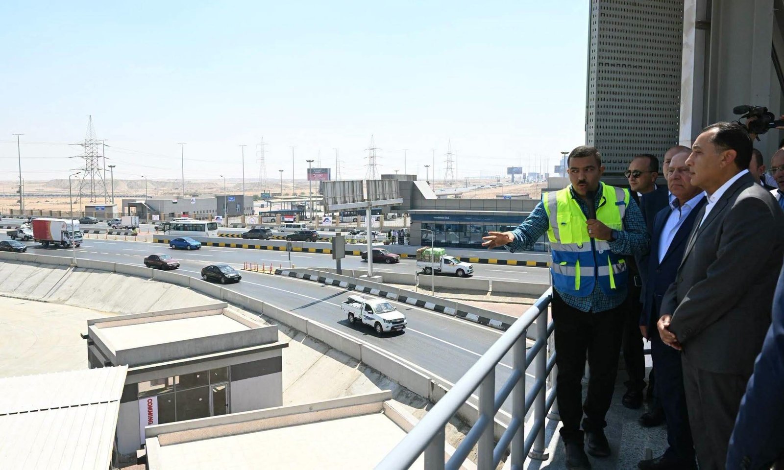 رئيس الوزراء يتفقد المرحلة الثانية من الأتوبيس الترددي BRT بطول 40 كيلومترًا