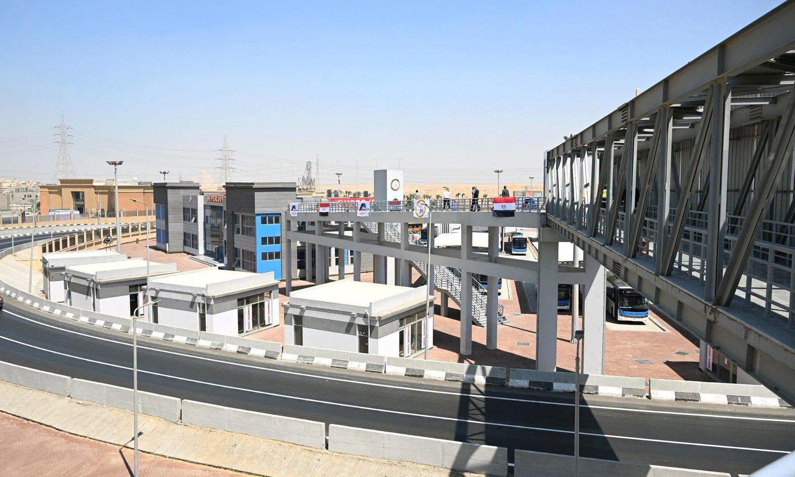 رئيس الوزراء يتفقد المرحلة الثانية من الأتوبيس الترددي BRT بطول 40 كيلومترًا