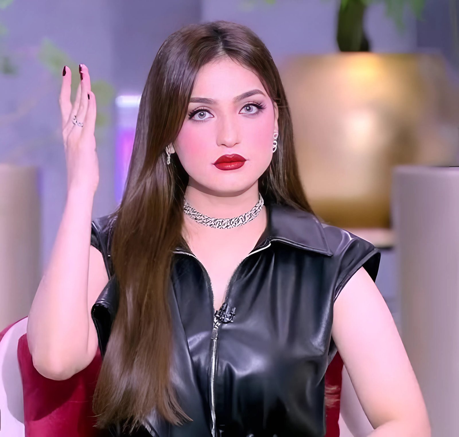 ياسمين عز تعلق على منع الطلاب من دخول المدارس بسبب الشبشب وقصات الشعر