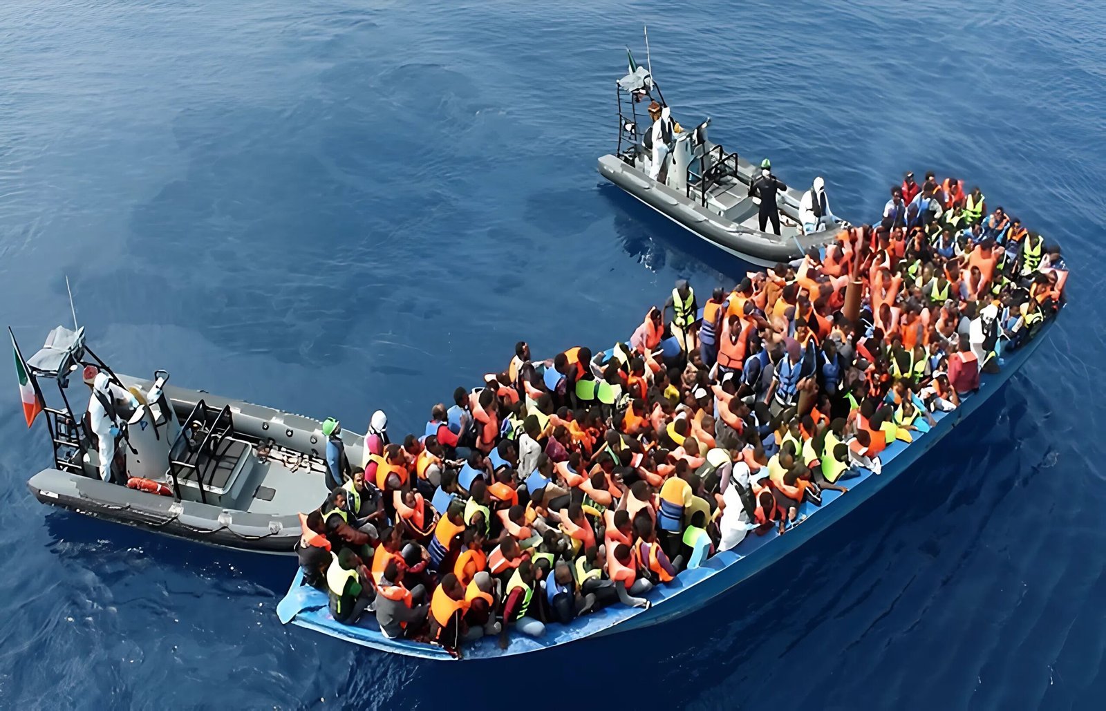 غرق قارب هجرة غير شرعية أمام السواحل اليونانية.. إنقاذ 51 شخصًا بينهم 16 مصريًا وانتشال جثمان مصري