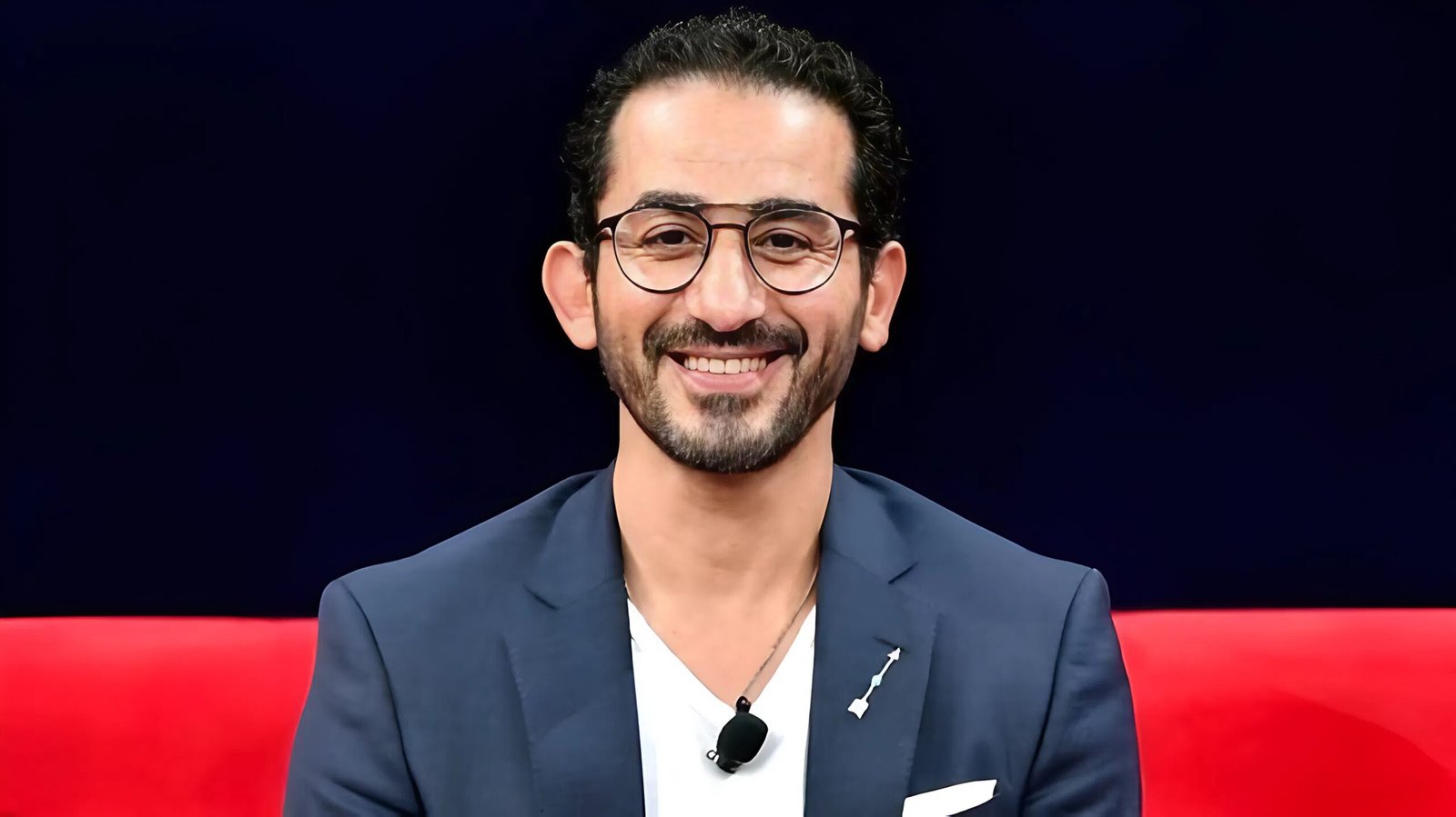 أحمد حلمي يكشف تطورات «حدوتة» و«أضعف خلقه» ويستعد لعودة جديدة إلى المسرح