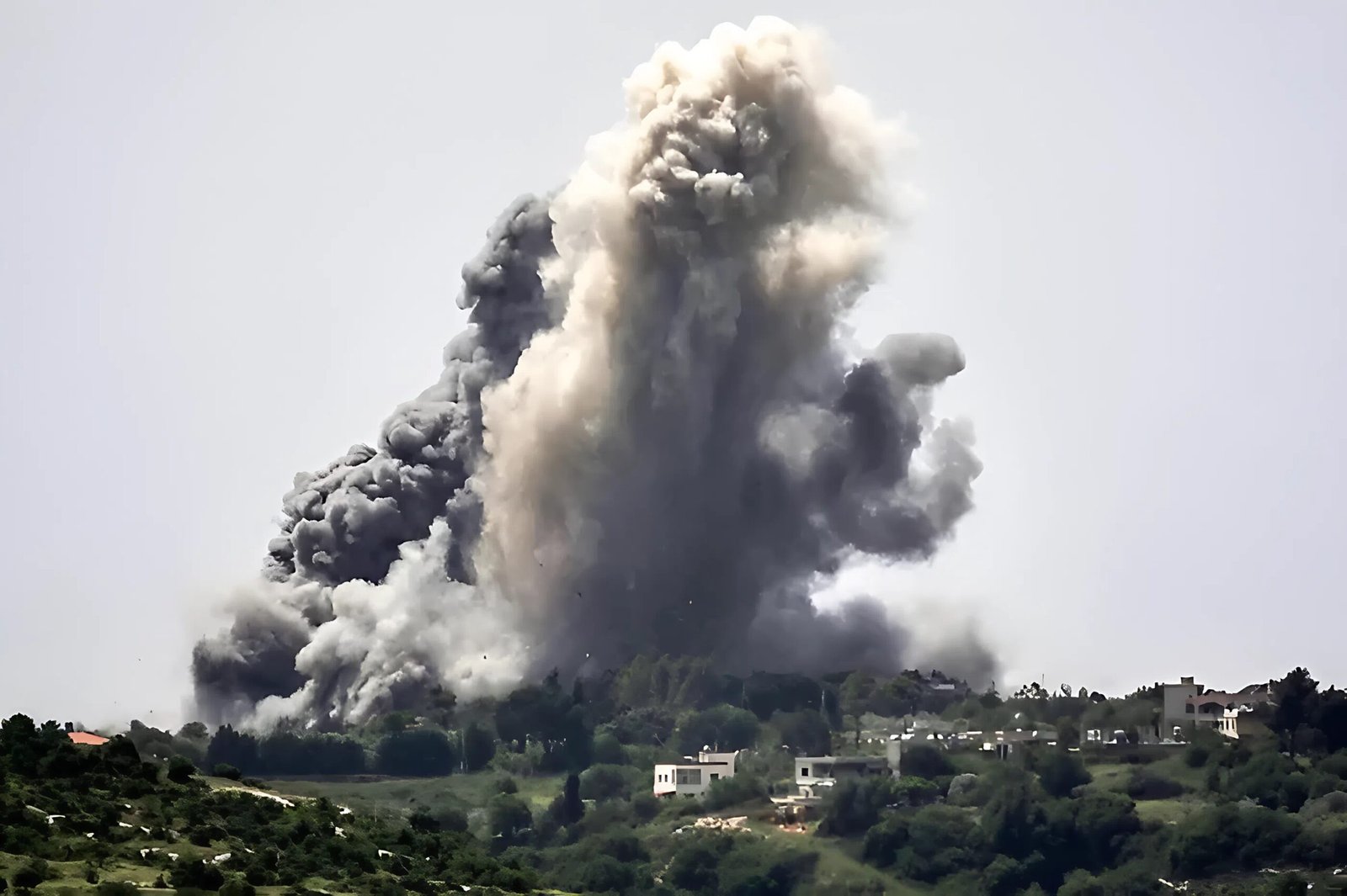 في مثل هذا اليوم.. غارات إسرائيلية كثيفة على لبنان تقتل مئات الأشخاص وتصيب أكثر من 1000 آخرين