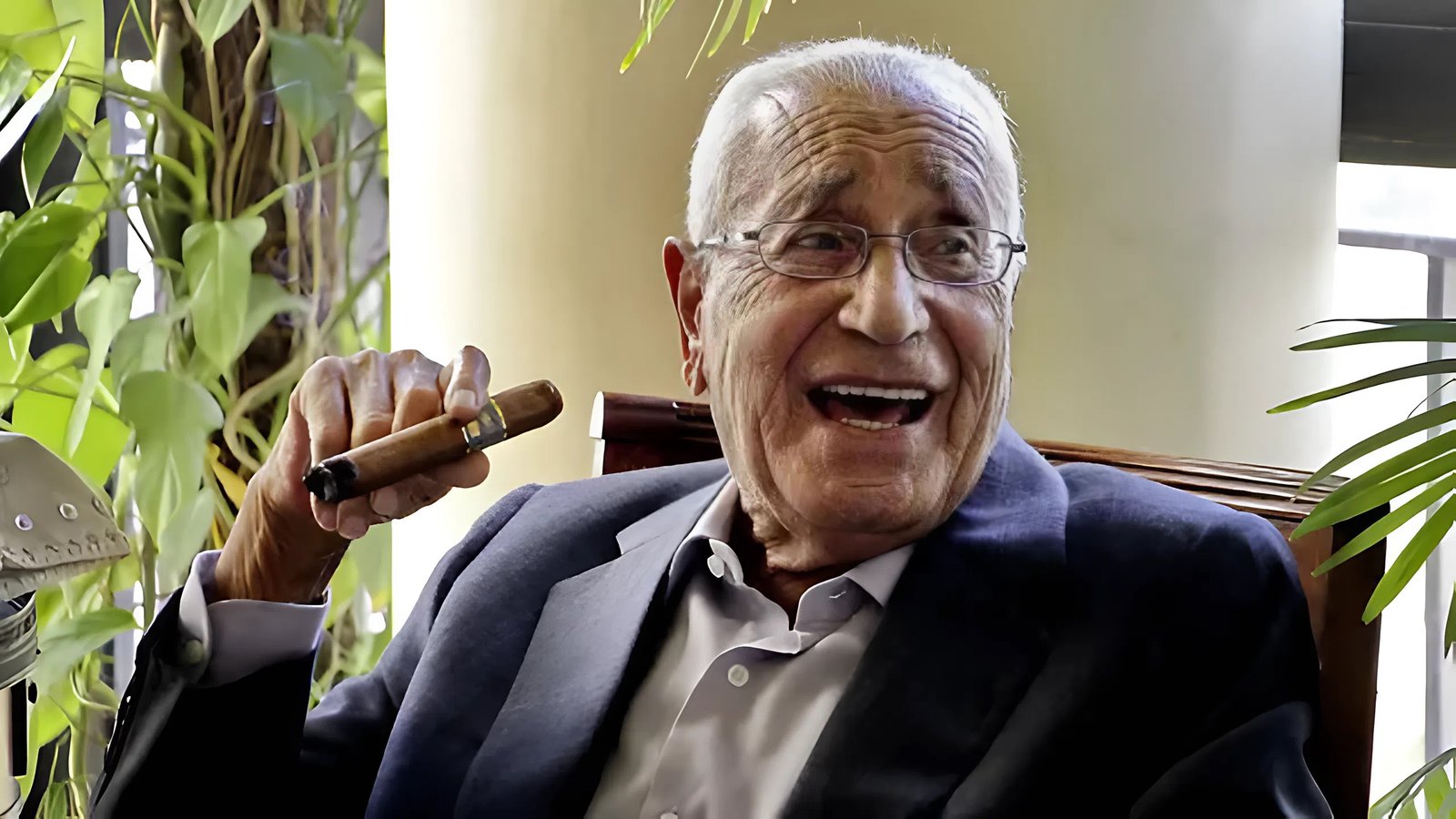 في ذكرى ميلاده.. محمد حسنين هيكل من بدايات الصحافة إلى واحد من أشهر صحفيي مصر