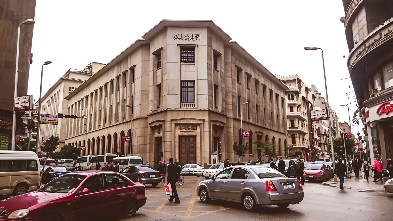 هل يثبت البنك المركزي أسعار الفائدة باجتماع لجنة السياسة النقدية غدًا؟ قرار مرتقب بشأن عائدي الإيداع والإقراض