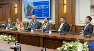 رئيس اقتصادية قناة السويس يبحث مع سفير النرويج فرص جذب الاستثمارات الأوروبية والدولية