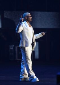 أحمد سعد في بيروت يشعل أجواء الحفل.. رامي عياش يفاجئ الجمهور و«سلطنة» تجمع النجمين على المسرح