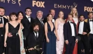 بدء توافد نجوم الفن على حفل توزيع جوائز Emmy 2026 وسط أجواء احتفالية ضخمة