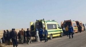 مصرع سائق في حادث انقلاب ميكروباص على الصحراوي الغربي أسيوط