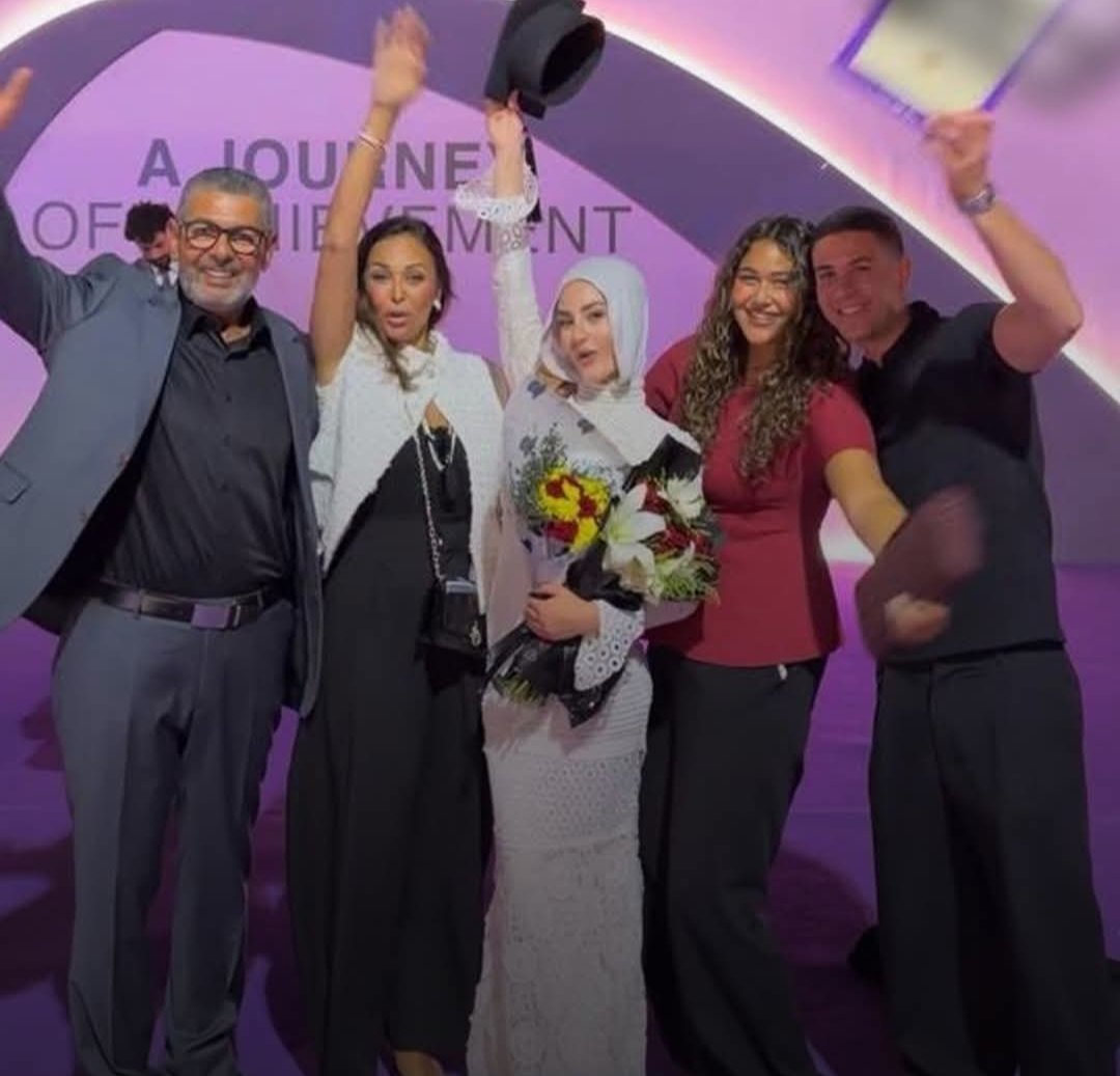 داليا البحيري تحتفل بتخرج ابنة زوجها في أجواء عائلية.. فرحة خاصة بتخرج ملك من الجامعة