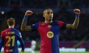 برشلونة يقترب من تجديد عقد رافينيا حتى 2030 بعد اتفاق مبدئي مع النجم البرازيلي 3 رشلونة يقترب من تجديد عقد رافينيا حتى 2030 بعد اتفاق مبدئي مع النجم البرازيلي