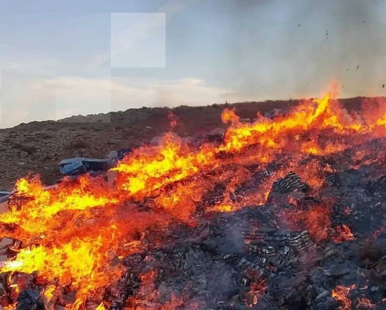 إعدام 226 ألفًا و300 علبة سجائر بمطروح لعدم صلاحيتها للاستهلاك الآدمي تنفيذًا لقرار النيابة العامة 4 إعدام 226 ألفًا و300 علبة سجائر بمطروح لعدم صلاحيتها للاستهلاك الآدمي تنفيذًا لقرار النيابة العامة