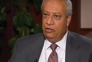 في ذكرى وفاة عاطف عبيد.. رحلة رئيس وزراء مصر الأسبق من أستاذ جامعي إلى رئاسة الحكومة