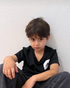 علامات تدل على أن طفلك يحتاج إلى مزيد من الاهتمام 