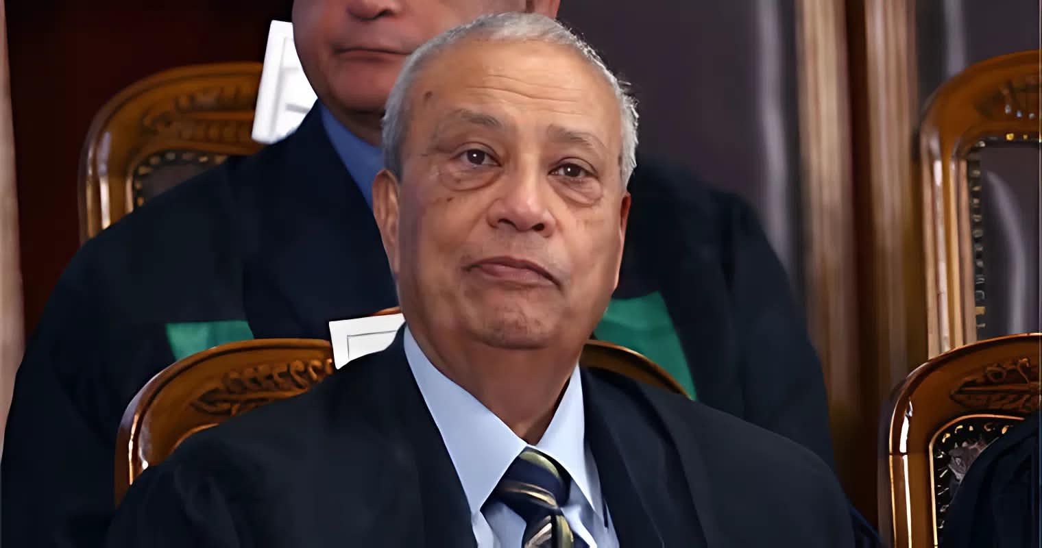 في ذكرى وفاة عاطف عبيد.. رحلة رئيس وزراء مصر الأسبق من أستاذ جامعي إلى رئاسة الحكومة