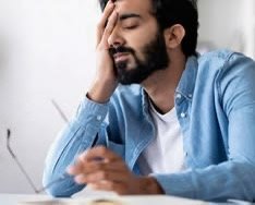 أسباب الصداع في الصباح وطرق التعامل معه
