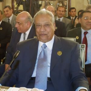 في ذكرى وفاة عاطف عبيد.. رحلة رئيس وزراء مصر الأسبق من أستاذ جامعي إلى رئاسة الحكومة