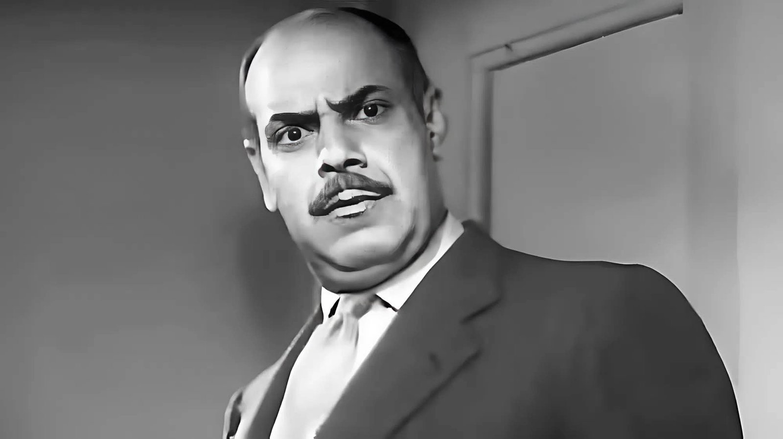 في ذكرى وفاة سراج منير.. رحلة فنان ترك بصمة خالدة في السينما المصرية