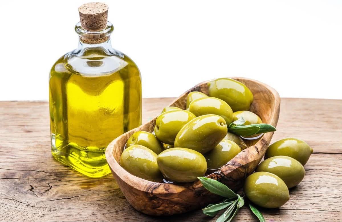فوائد زيت الزيتون.. 7 فوائد صحية مذهلة تجعله عنصرًا أساسيا في النظام الغذائي