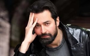 أحمد حاتم يفاجئ السيدات بعرض خاص لفيلم ريد فلاج.. تفاصيل جديدة
