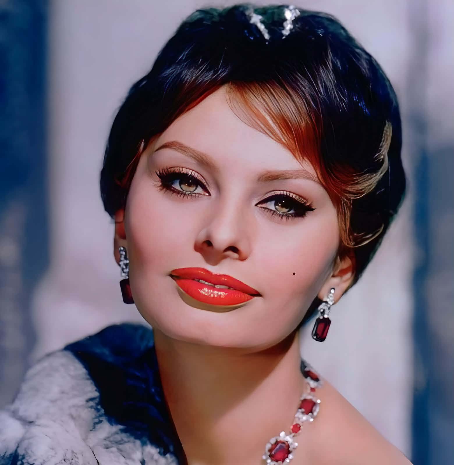 في ذكرى ميلاد صوفيا لورين.. مسيرة أسطورية لنجمة السينما الإيطالية التي خطفت الأنظار عالميًا 4 في ذكرى ميلاد صوفيا لورين.. مسيرة أسطورية لنجمة السينما الإيطالية التي خطفت الأنظار عالميًا