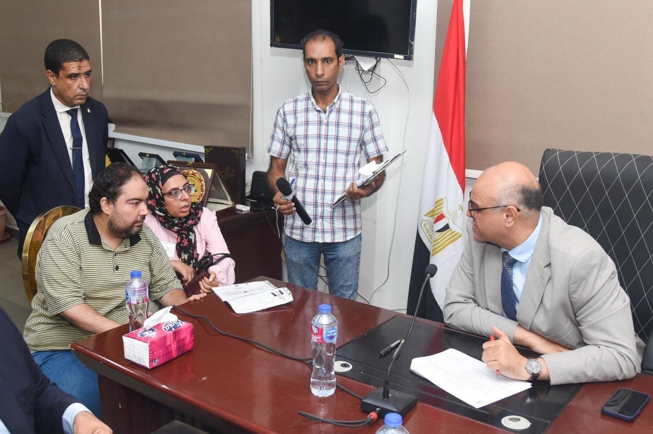 محافظ الإسكندرية: الشكاوى وخدمة المواطنين على رأس الأولويات.. 21 لقاءً جماهيريًا لمقابلة 530 مواطنًا