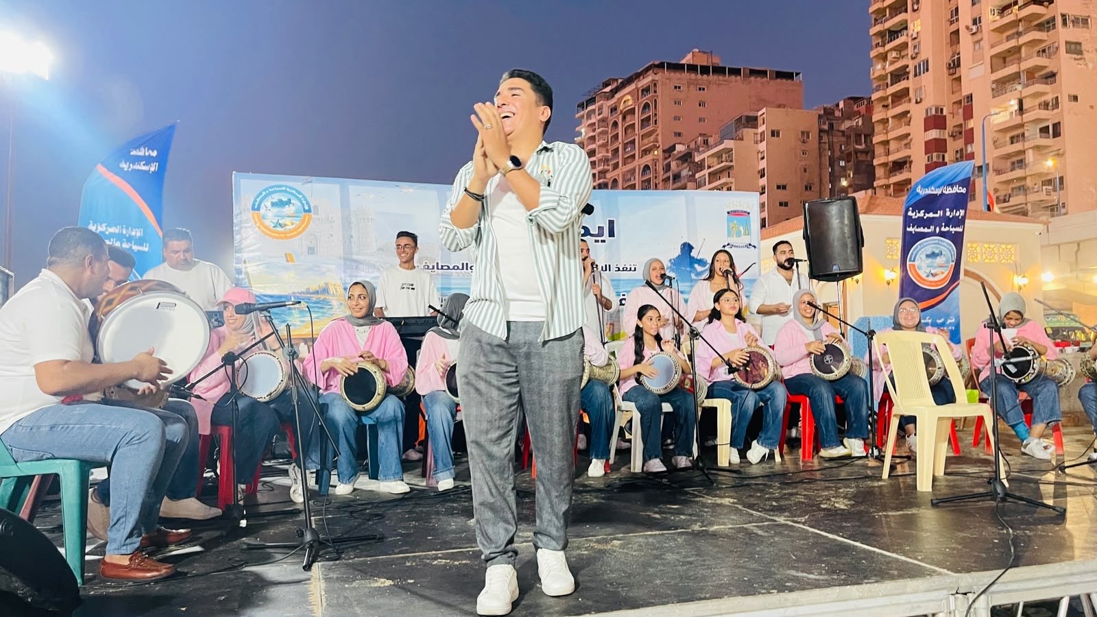 وسط أجواء احتفالية وتفاعل جماهيري.. «شاطئ الفن» يواصل فعالياته على شاطئ أبو هيف بالإسكندرية