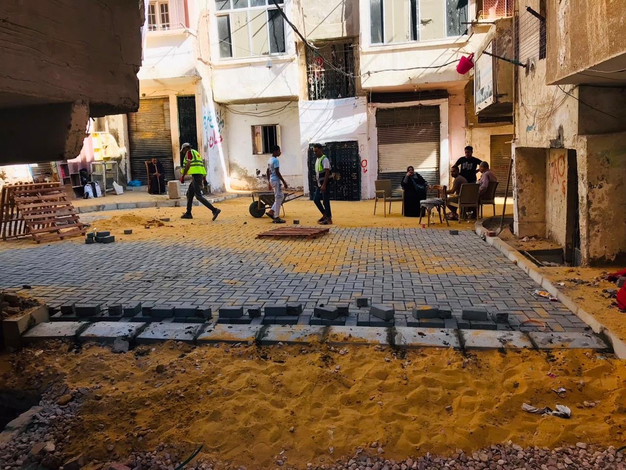 محافظ الإسكندرية يوجه بسرعة رفع كفاءة الطرق وترميم الحفر في 22 شارعًا وموقعًا
