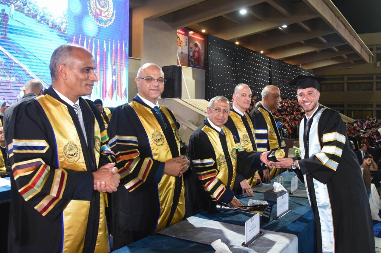 محافظ الإسكندرية يشهد حفل تخرج 389 خريجًا من الأكاديمية العربية للعلوم والتكنولوجيا