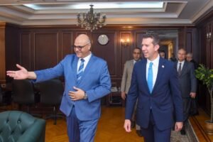 محافظ الإسكندرية يستقبل قنصل عام لبنان في أول زيارة رسمية.. مقترحات لخط ملاحي مباشر بين الإسكندرية وبيروت 2 محافظ الإسكندرية يستقبل قنصل عام لبنان في أول زيارة رسمية.. مقترحات لخط ملاحي مباشر بين الإسكندرية وبيروت