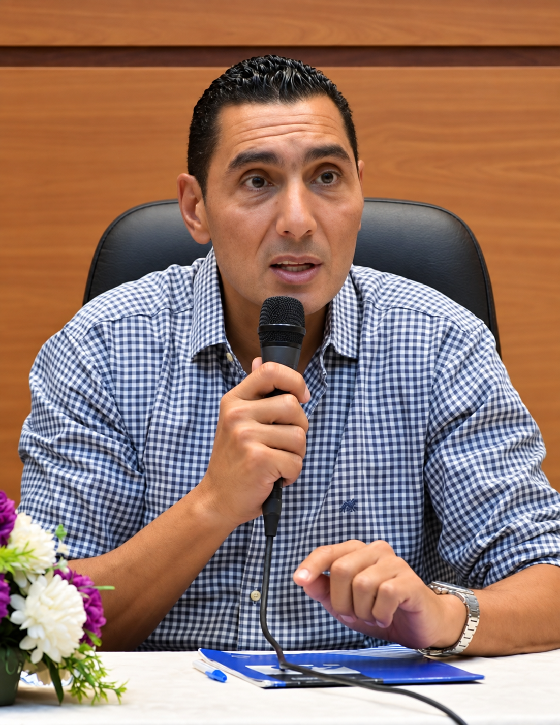 وزير الشباب والرياضة ومحافظ البحر الأحمر يلتقيان شيوخ القبائل والعائلات وأعضاء مجلسي النواب والشيوخ في الشلاتين