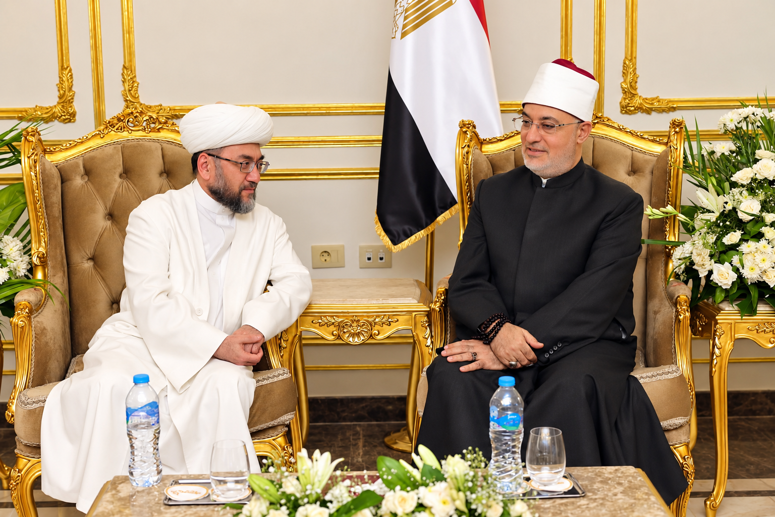 مفتي الجمهورية يبحث مع نظيره الأوزبكي آفاق التعاون العلمي والإفتائي بالقاهرة 2 مفتي الجمهورية، نظير محمد عياد، مفتي أوزبكستان، أوزبكستان، دار الإفتاء المصرية، المؤتمر العالمي للإفتاء، الإفتاء، التعاون العلمي، المؤسسات الدينية، الأمانة العامة لدور وهيئات الإفتاء في العالم