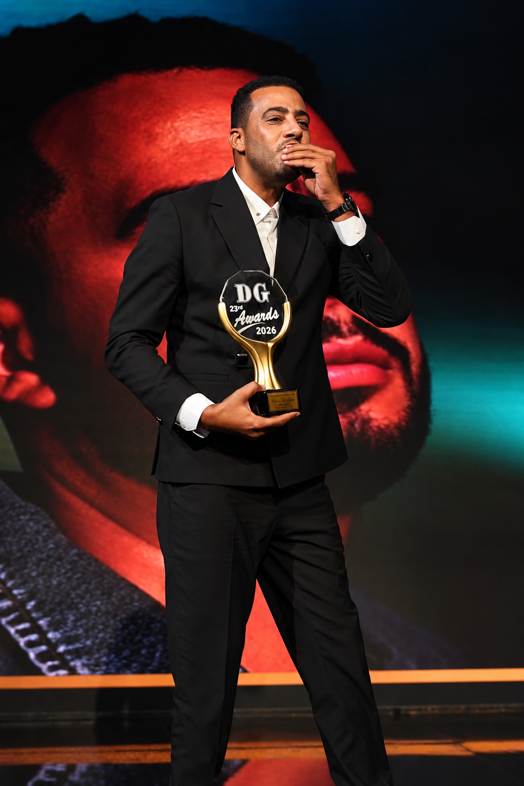 عصام السقا يحصد جائزة دير جيست عن مسلسل «صحاب الأرض» ويشكر الجمهور على دعمه