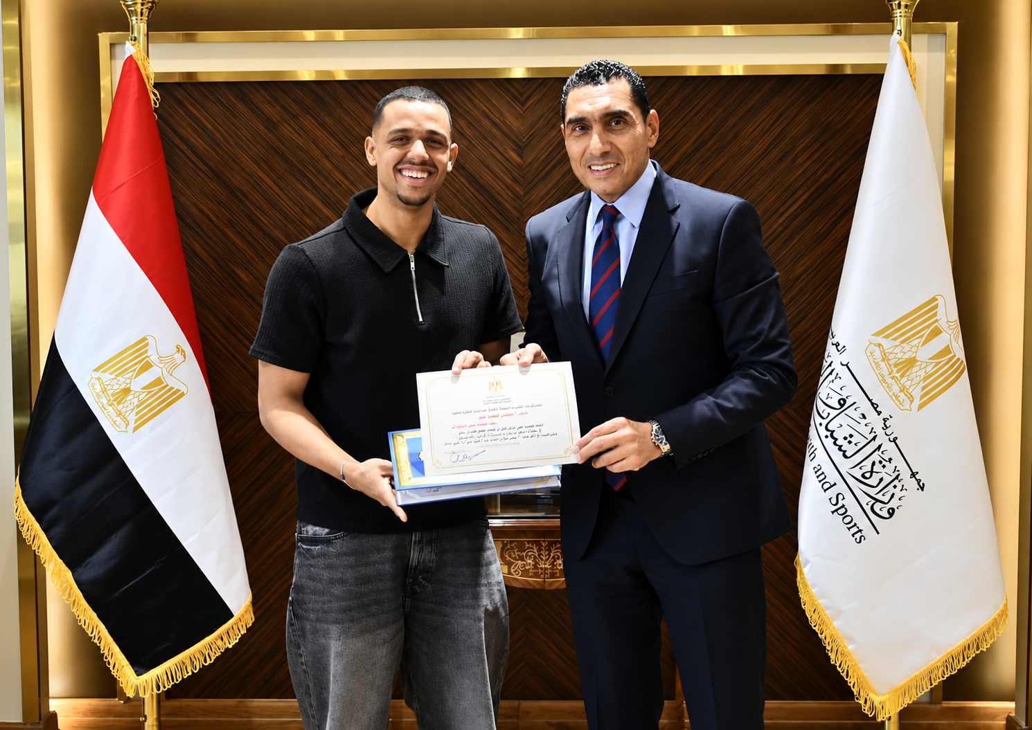 وزير الشباب والرياضة يكرم مصطفى عسل وأمينة عرفي بعد التتويج ببطولة قطر كلاسيك للاسكواش 3 وزير الشباب والرياضة يكرم مصطفى عسل وأمينة عرفي بعد التتويج ببطولة قطر كلاسيك للاسكواش