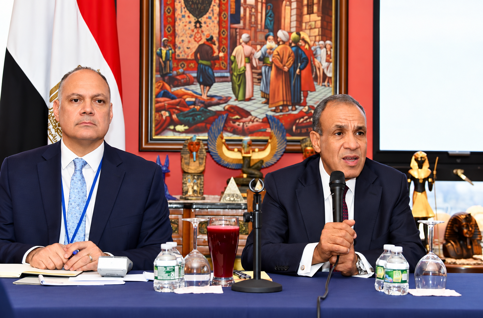 وزير الخارجية يلتقي أبناء الجالية المصرية في نيويورك ويؤكد دعم المصريين بالخارج