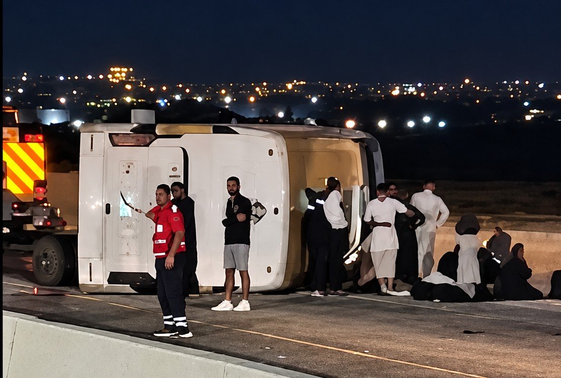 حادث سير حافلة تقل معتمرين بالقرب من مكة.. الخارجية المصرية تتابع الحادث وتعلن تفاصيل المصابين