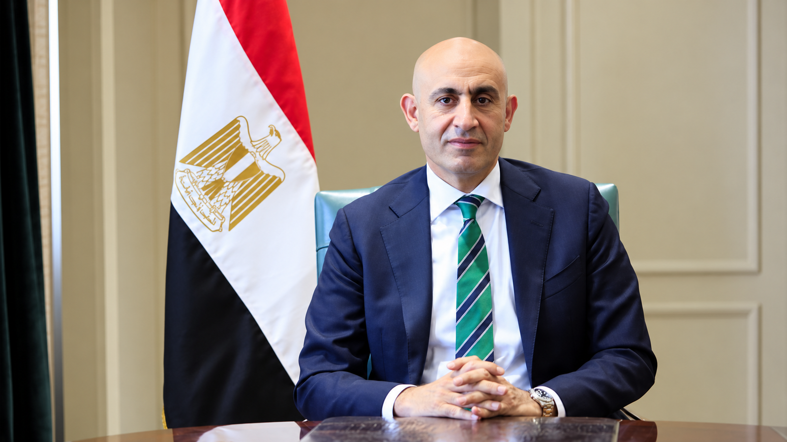 عقوبة الفصل لمدة عام دراسي كامل.. التعليم تحذر الطلاب من تصوير المعلمين داخل المدارس 3 عقوبة الفصل لمدة عام دراسي كامل.. التعليم تحذر الطلاب من تصوير المعلمين داخل المدارس