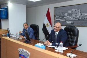 محافظ الإسكندرية ورئيس الرقابة المالية يناقشان تطوير سوق المال وإطلاق الشورت سيلينج خلال أسابيع
