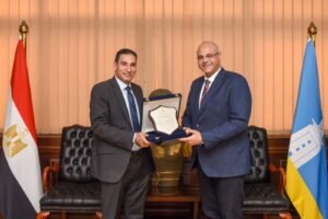 محافظ الإسكندرية يبحث تعزيز الأمن السيبراني وحماية الأطفال من مخاطر الإنترنت