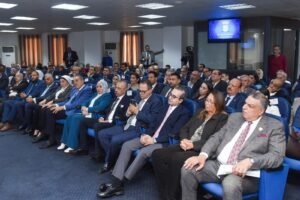 محافظ الإسكندرية ورئيس الرقابة المالية يناقشان تطوير سوق المال وإطلاق الشورت سيلينج خلال أسابيع