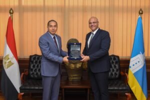 محافظ الإسكندرية ورئيس الرقابة المالية يناقشان تطوير سوق المال وإطلاق الشورت سيلينج خلال أسابيع