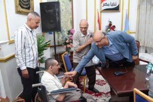محافظ الإسكندرية يبحث شكاوى المواطنين ويوفر 7 فرص عمل بينها 3 لذوي الهمم خلال لقاء جماهيري