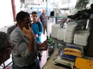 حملات رقابية مكثفة في الإسكندرية.. غلق وتشميع 9 منشآت وإعدام أكثر من 600 كجم من الأغذية الفاسدة