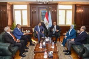 محافظ الإسكندرية ورئيس الرقابة المالية يناقشان تطوير سوق المال وإطلاق الشورت سيلينج خلال أسابيع