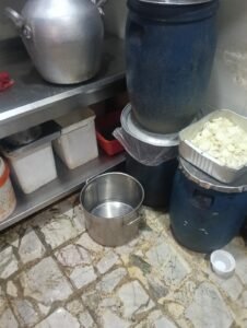 ‎غلق وتشميع مطعم وفروعه الثلاثة في الإسكندرية بسبب مخالفات سلامة الغذاء.. والمحافظ يوجه بتكثيف الحملات الرقابية