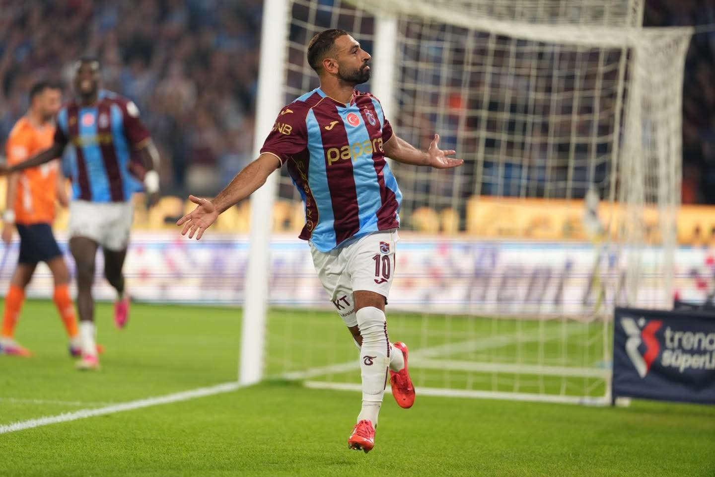 محمد صلاح يغادر إنجلترا متجهًا إلى تركيا للانضمام لتدريبات طرابزون سبور.. وغياب عن ودية مصر وجنوب أفريقيا