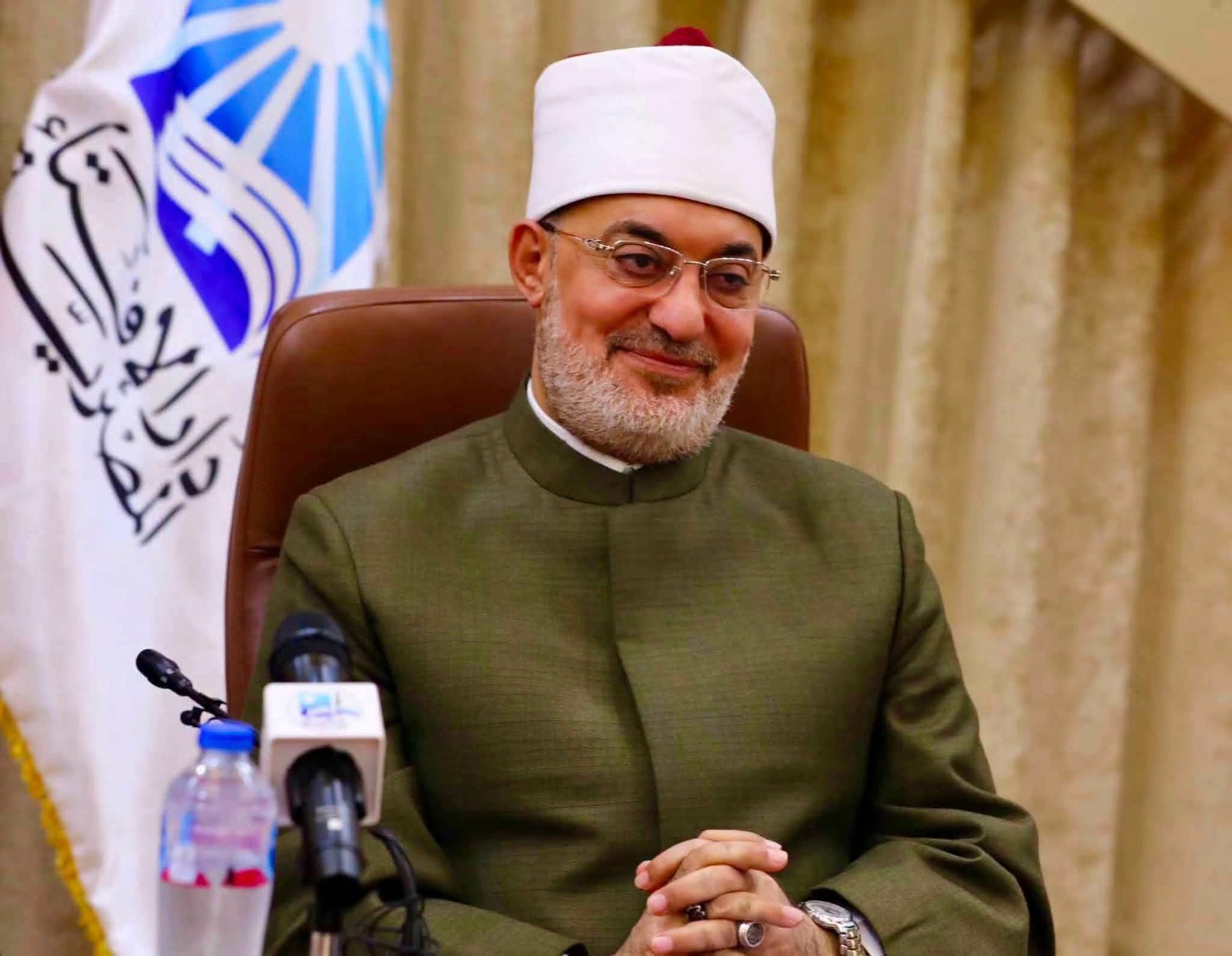 مفتي الجمهورية يهنئ الرئيس السيسي والقوات المسلحة بذكرى انتصار أكتوبر الـ53 2 مفتي الجمهورية يهنئ الرئيس السيسي والقوات المسلحة بذكرى انتصار أكتوبر الـ53