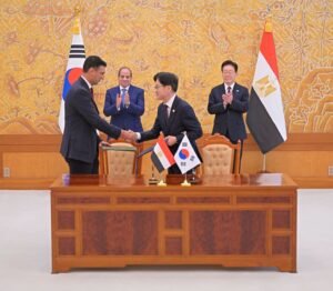 الرئيس السيسي ونظيره الكوري يشهدان توقيع 12 اتفاقية ومذكرة تفاهم لتعزيز الشراكة بين مصر وكوريا
