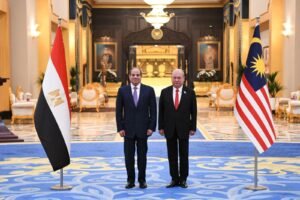 ملك ماليزيا يستقبل السيسي بالقصر الوطني ويمنحه أرفع وسام اتحادي.. تفاصيل التكريم الملكي للرئيس المصري