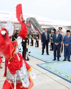 وصول السيسي إلى إندونيسيا.. لقطات من استقبال الرئيس المصري في قاعدة حليم العسكرية بجاكرتا